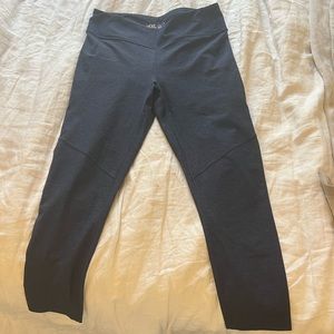 navy outdoor voices 3/4 leggings size L